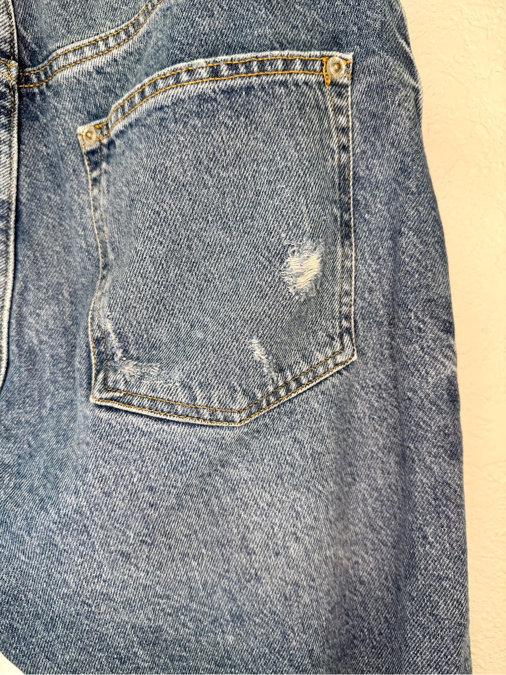 Zara Boyfriend Cut, Distressed Blue Relaxed Jeans - Picture 5 of 5